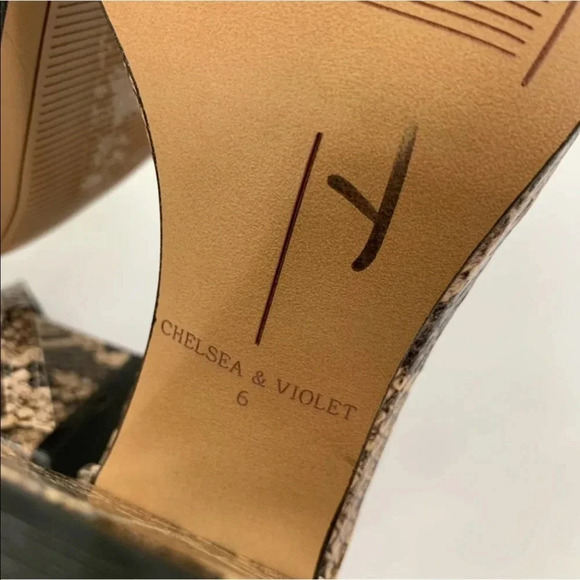 Chelsea & Violet Tara Snake Print Block Heel Sandal 6 NWT - Picture 9 of 12
